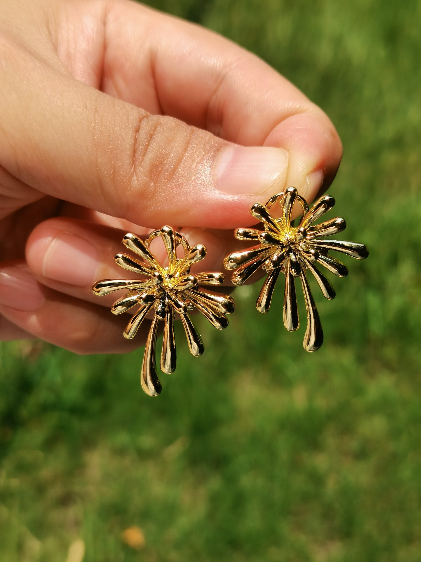 Kemstone Elegant Gold Flower Burst Earrings for Women, 35mm*25mm Alloy Statement Jewelry with Back Clip Closure