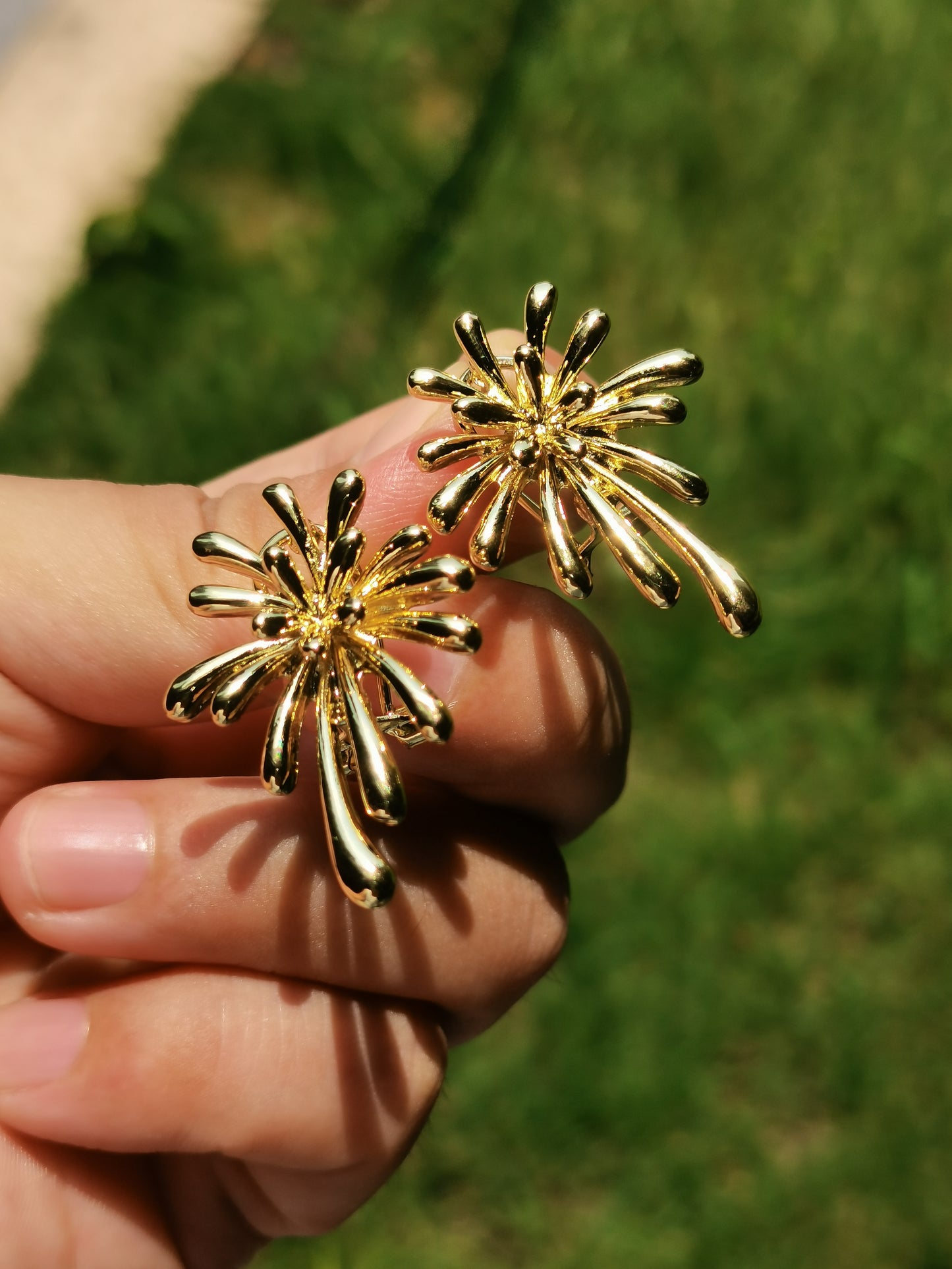 Kemstone Elegant Gold Flower Burst Earrings for Women, 35mm*25mm Alloy Statement Jewelry with Back Clip Closure