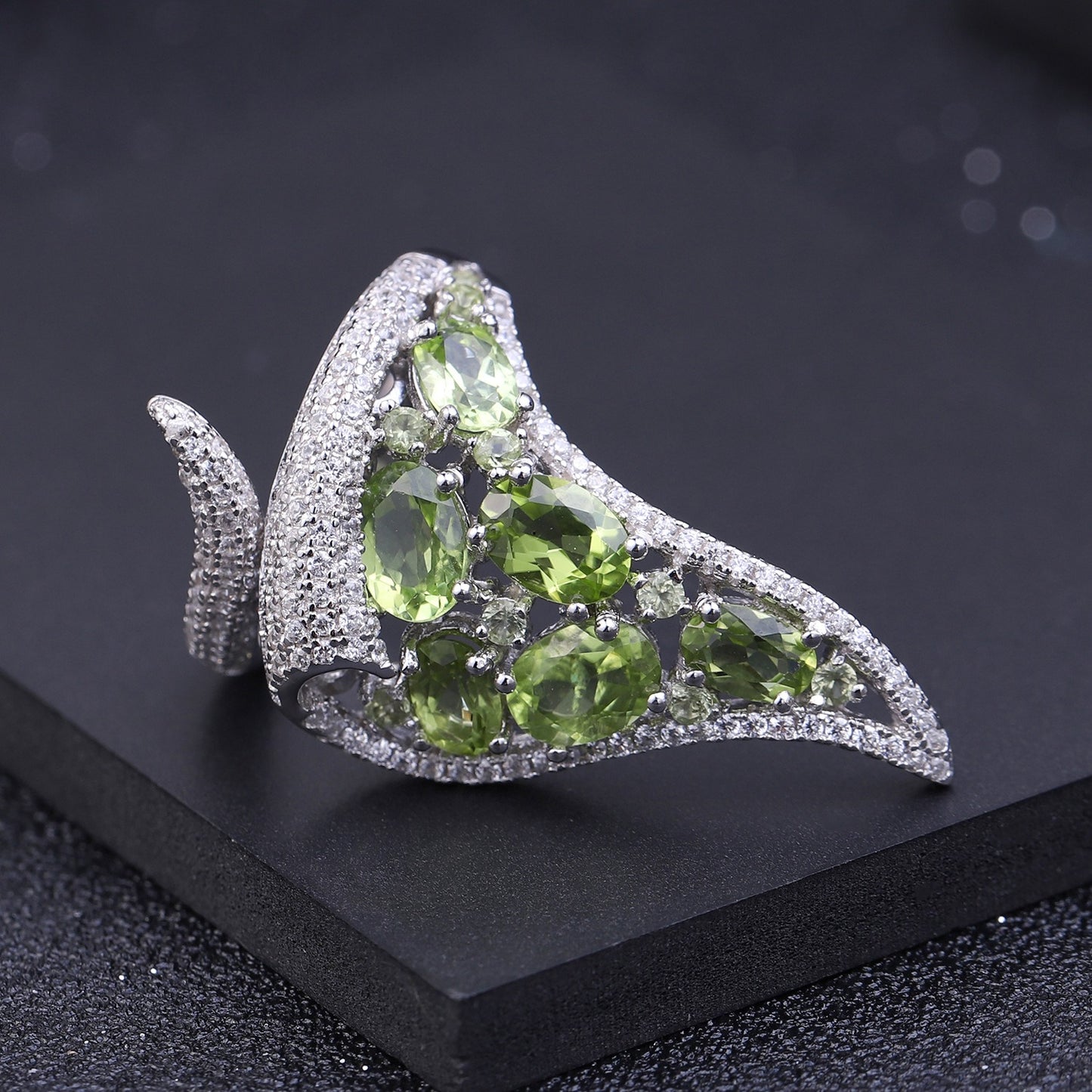 Kemstone Unique Luxurious 925 Sterling Silver Green Peridot Designer Ring for Women