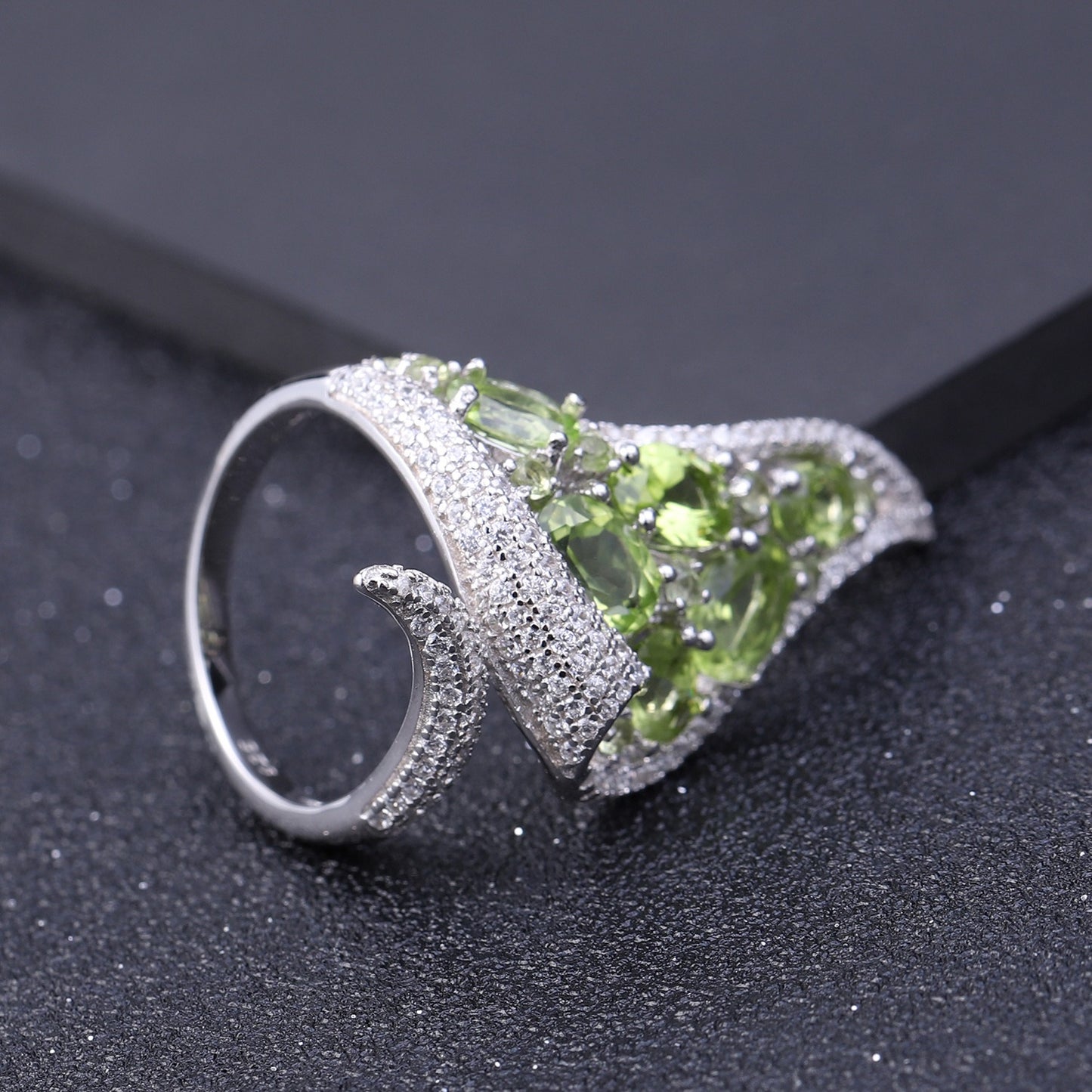 Kemstone Unique Luxurious 925 Sterling Silver Green Peridot Designer Ring for Women