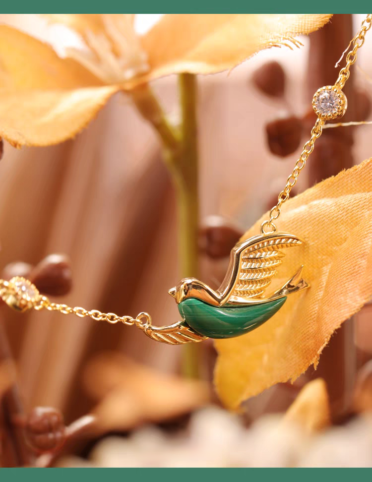 Emerald Bird Necklace – Vintage Silver Malachite Pendant on Adjustable Chain