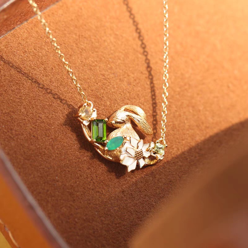 BEFINE Rabbit Necklace - 925 Sterling Silver Gold-Plated Chain with Green Gemstones & Enamel Daisy, Healing Collection for Women, Unique Gift