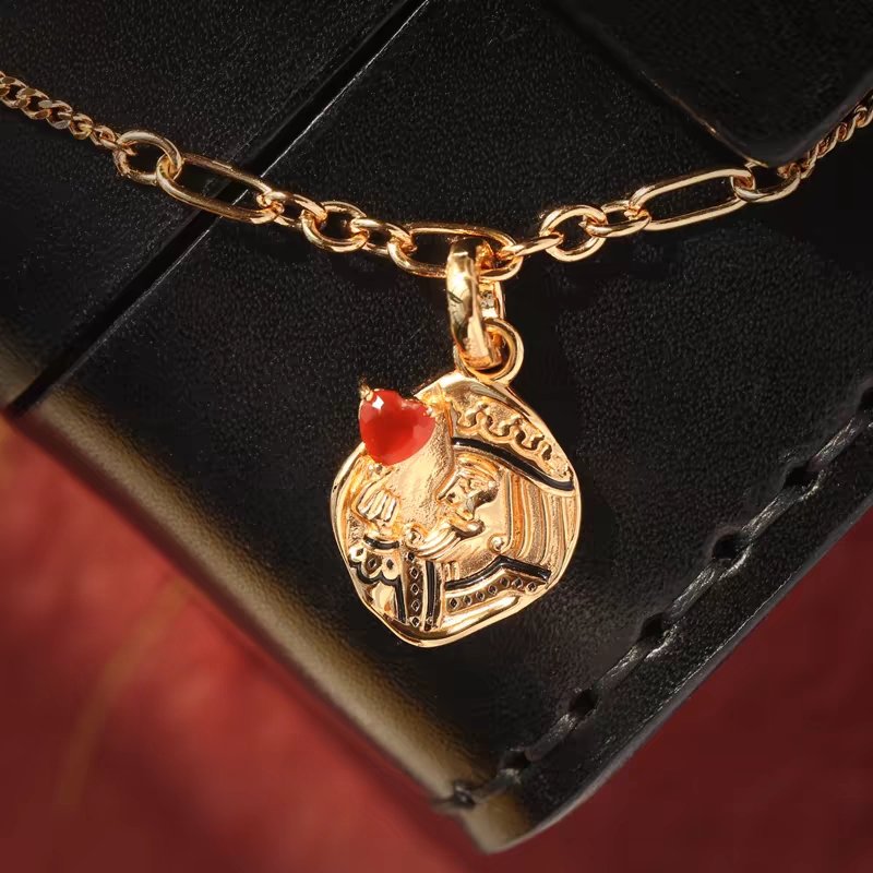 The King's Heart Vintage Coin Necklace - 925 Silver Gold-Plated Poker Heart Pendant with Red Agate