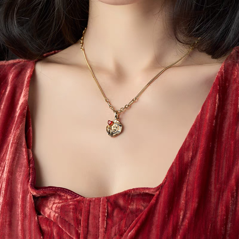 The King's Heart Vintage Coin Necklace - 925 Silver Gold-Plated Poker Heart Pendant with Red Agate