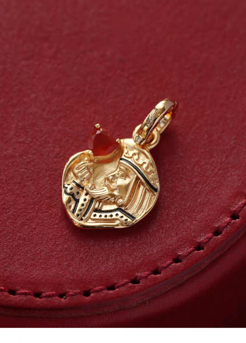 The King's Heart Vintage Coin Necklace - 925 Silver Gold-Plated Poker Heart Pendant with Red Agate