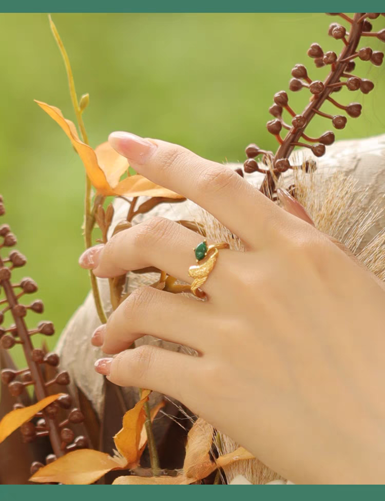 Emerald Messenger Ring – Freedom & Renewal in Gold-Plated Silver with Malachite