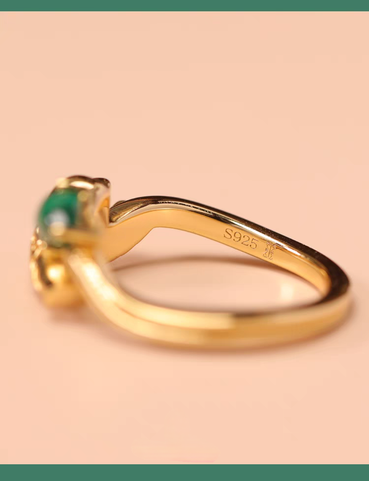 Emerald Messenger Ring – Freedom & Renewal in Gold-Plated Silver with Malachite