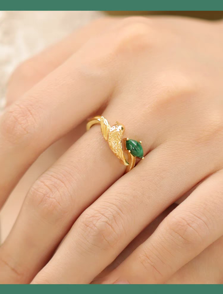 Emerald Messenger Ring – Freedom & Renewal in Gold-Plated Silver with Malachite